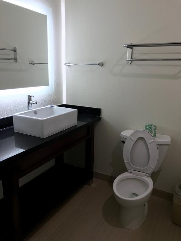Americas Best Value Inn & Suites Spring / N. Houston Exteriör bild