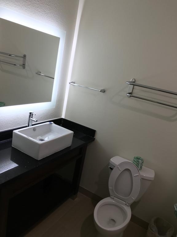 Americas Best Value Inn & Suites Spring / N. Houston Exteriör bild