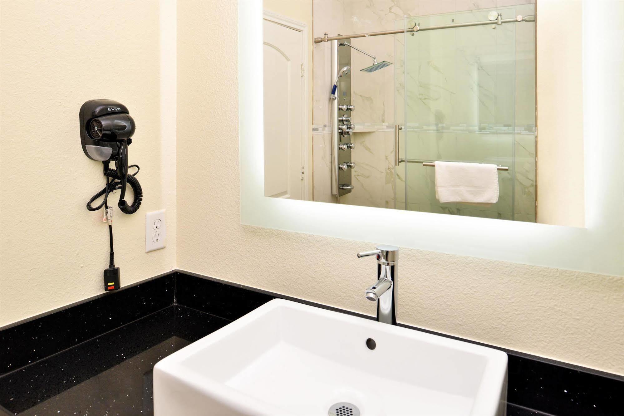 Americas Best Value Inn & Suites Spring / N. Houston Exteriör bild